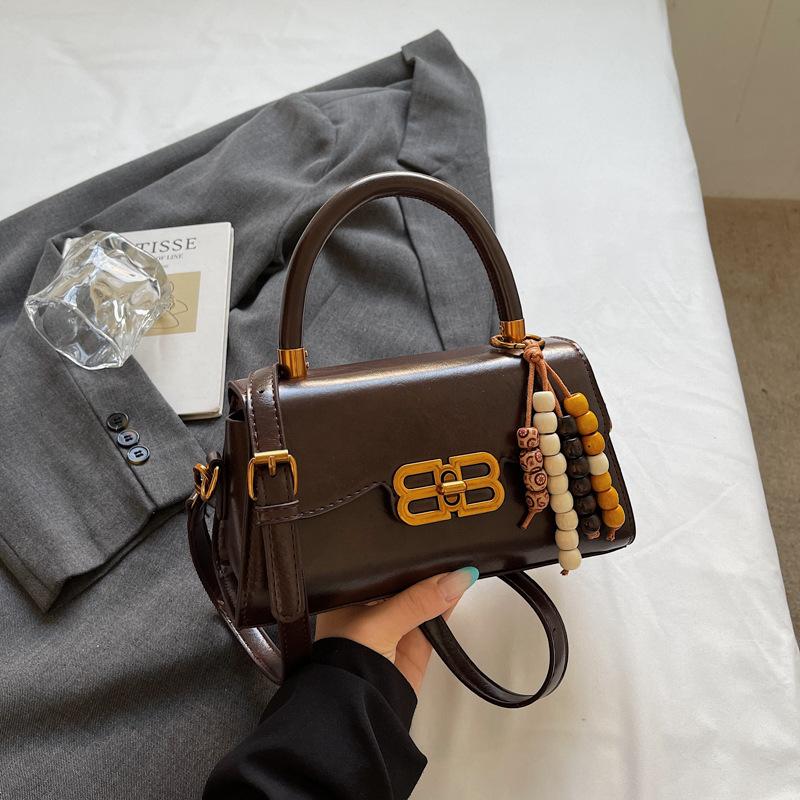 

Portable shoulder messenger bag women s bag fashion winter high value commuter fashion handbag темно-коричневого кольору