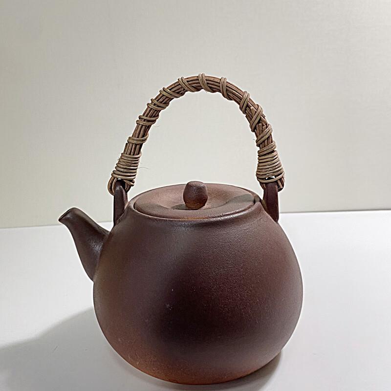 Чайник из вулканического камня