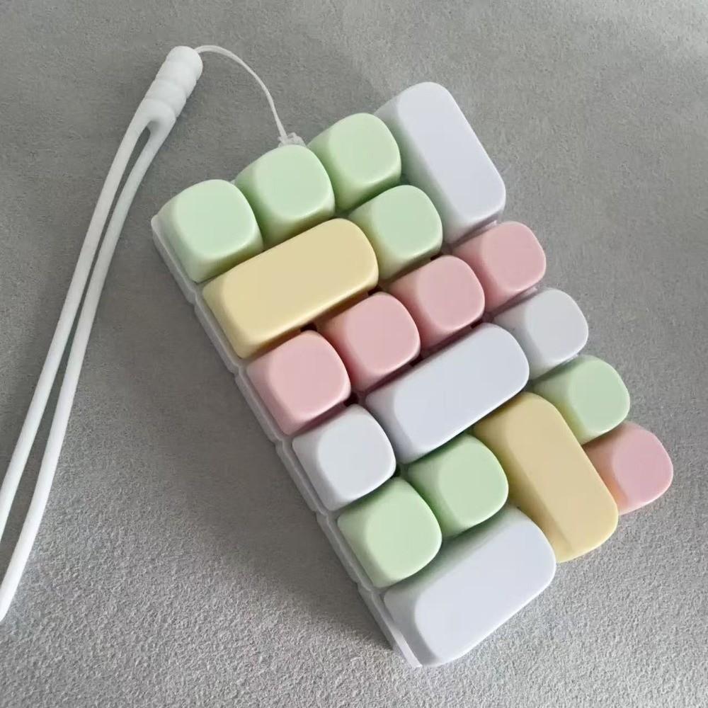 9-key 24-key Finger Button Toys Plastic Keycap Antistress Toys Keyboard Key Chain for Adults Kid