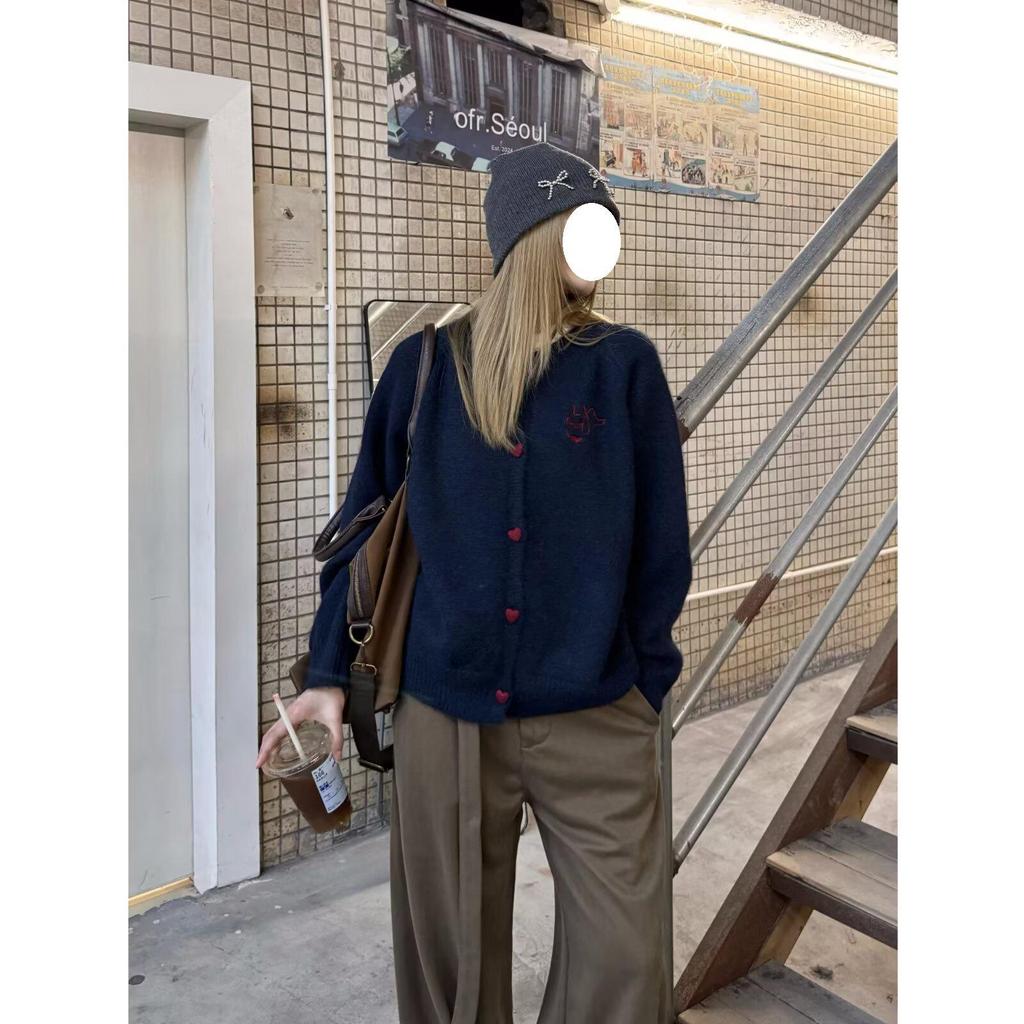 2026 Autumn/Winter Women's Retro Knit Cardigan - Round Neck, Loose Fit, Age-Reducing Style.