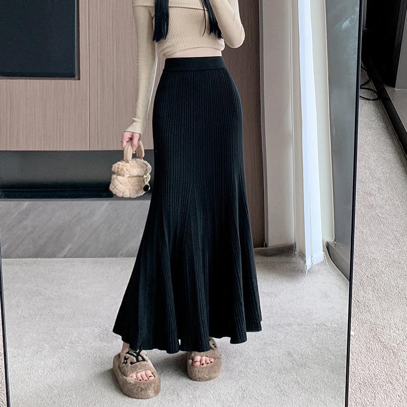 Autumn/Winter 2025 High-Waisted Knit Fishtail Skirt: Drapey Ribbed A-Line with Wide Hem