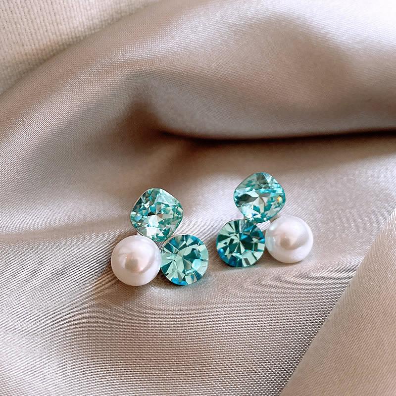 

Silver Needle Diamond Geometric Pearl Stud Earrings Women s Simple Commuter Versatile Premium Earrings Niche Exquisite Earrings