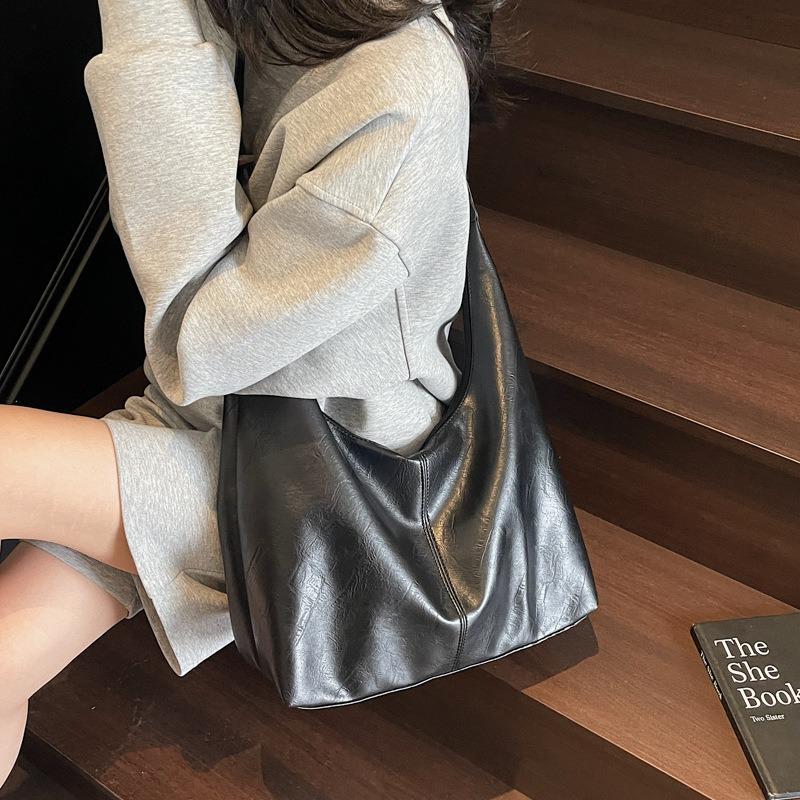 

Large capacity new trendy fashion solid color casual commuting shoulder tote bag women s bag коричневый