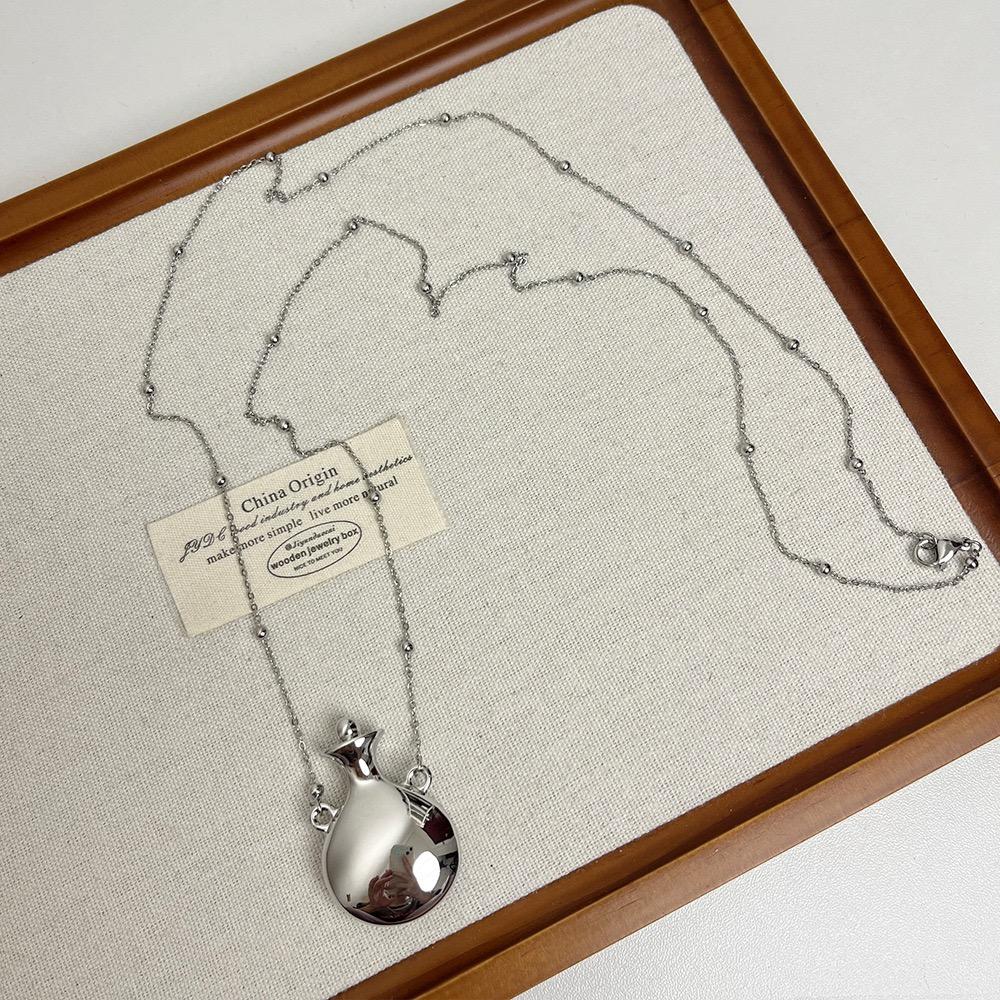 Korean-Style Simple INS Style Wine Jug Pendant Necklace, Personalized Long Sweater Chain Accessory 2025