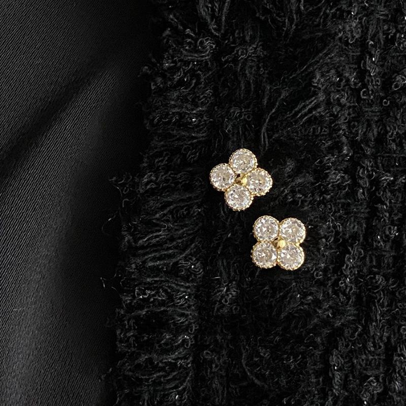 Lucky Four-Leaf Clover Gold-Plated Zircon Stud Earrings: Elegant 925 Sterling Silver, Luxurious and Exquisite Design