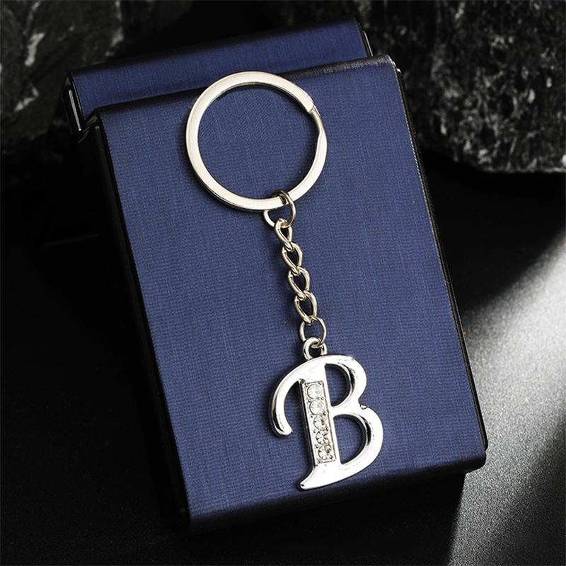 Porte-clés Mode Alphabet A-Z Charms Lettre Tendance Créatif Porte-clés 26 Initiales Pendentif Accessoires de Décoration de Sac à Dos Cadeau