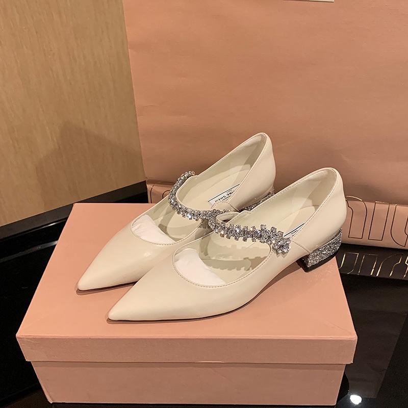 

Туфли Мэри Джейн на низком каблуке с острым носком и словом из страз с легким вырезом, женские туфли на маленьком толстом каблуке 40