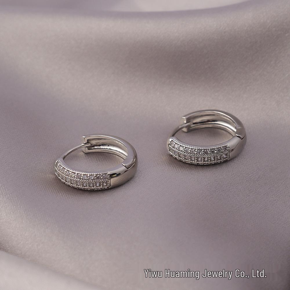 Stylish Gold Circle Ear Cuffs - Light Luxury Jewelry for Trendy Women