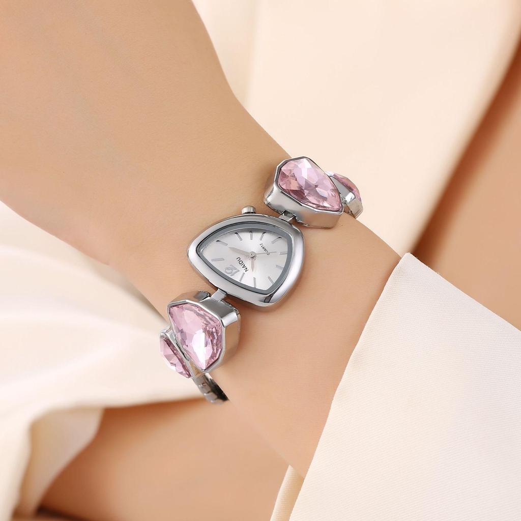 Irregular Shape Casual Easiest for Match Vintage Quartz Women Watch for Daily Wear
