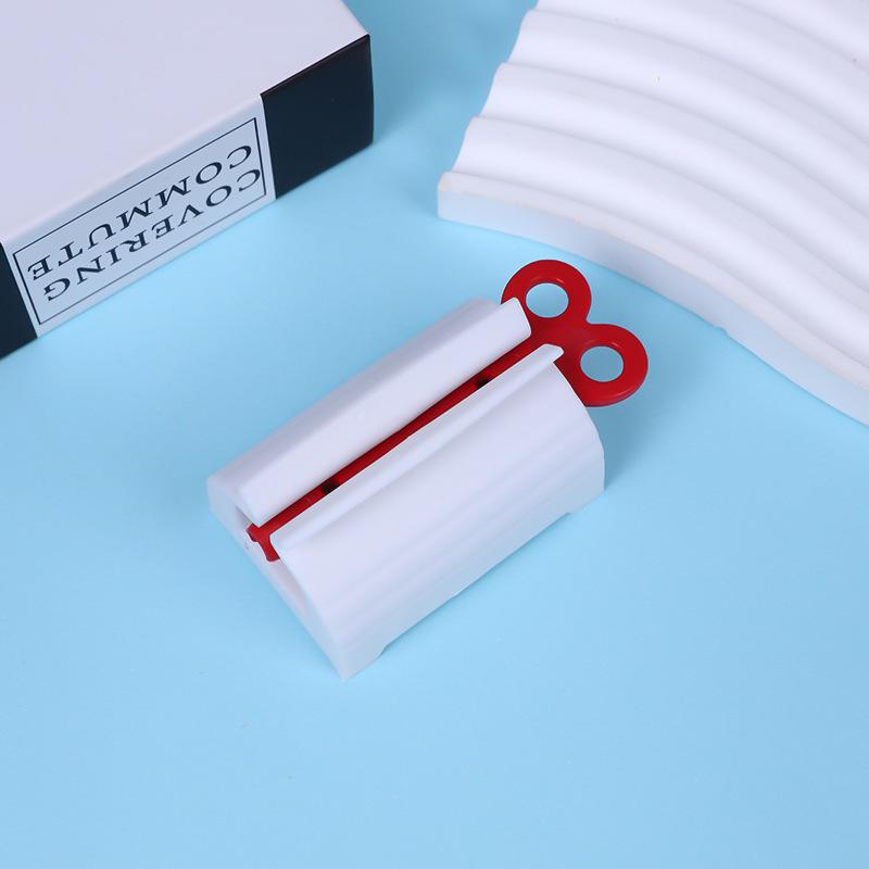 

Effortless Toothpaste and Cleanser Squeezer Artifact красный