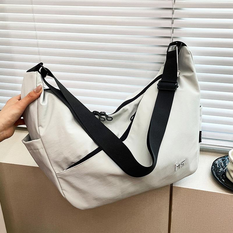 Trend Simple Solid Color Sports Style Large Capacity Dumpling Bag Light Travel Leisure High Sense Messenger Women's Bag