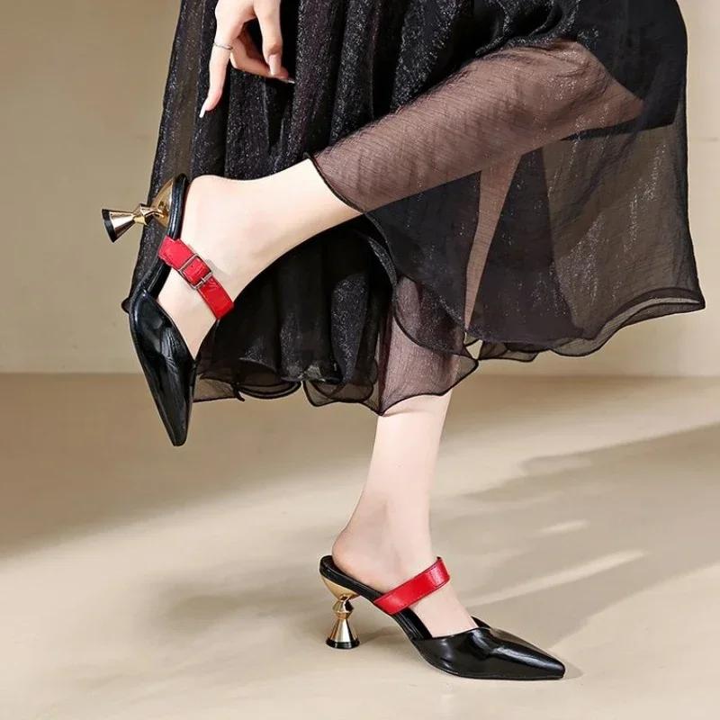 

Размер 35-42 Женские Мюли на Каблуке-рюмочке Золотые Клепки Острый Носок Летние Сандалии Бежевые Женские Повседневные Туфли на Среднем Каблуке Роскошные 43 чёрный