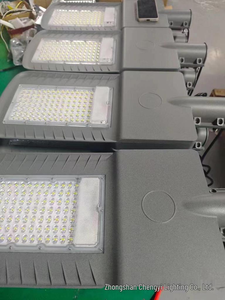 Super Bright High-Power Flying Eagle Solar Street and Courtyard Light
