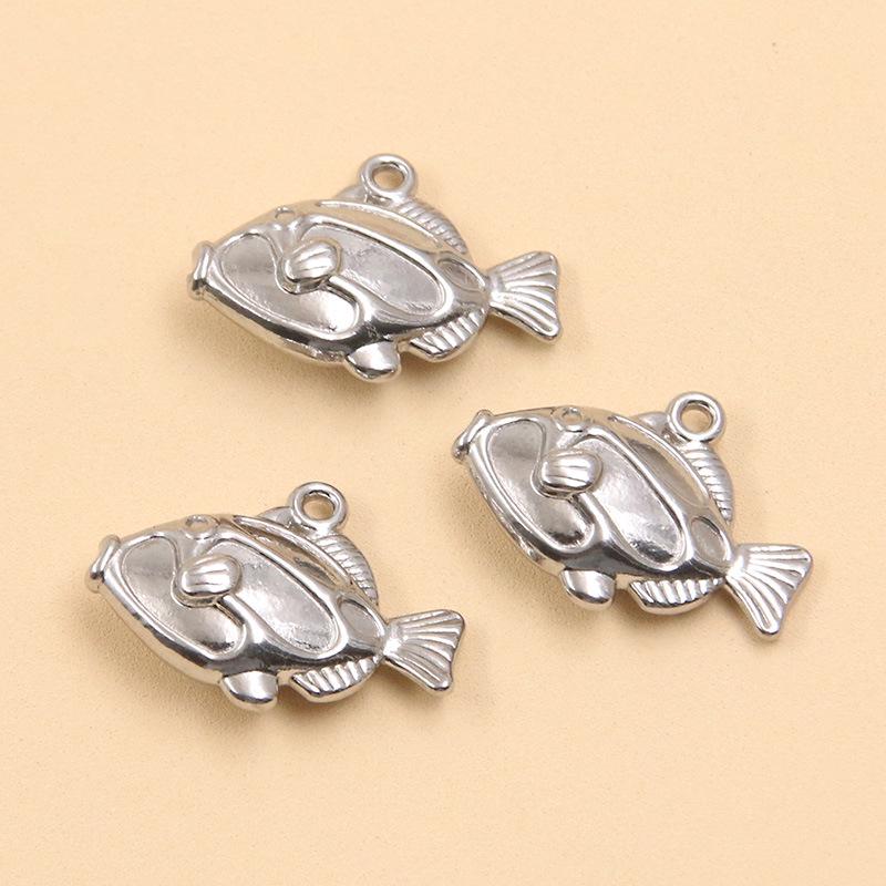 Ciondolo Pesce Rosso Placcato Oro 18k in Acciaio Inossidabile per Bracciale/Collana Fai da Te (Serie Oceano)