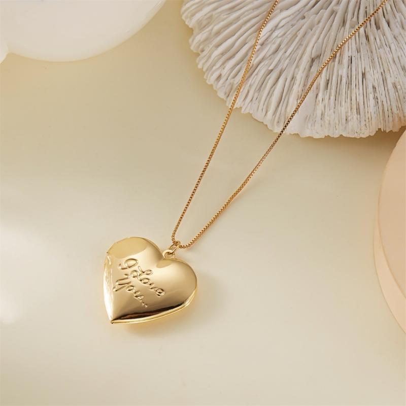 Vintage Heart Locket Necklace With Engraved Floral Designs Adjustable Chain Photo Pendant Jewelry Accessory for Women