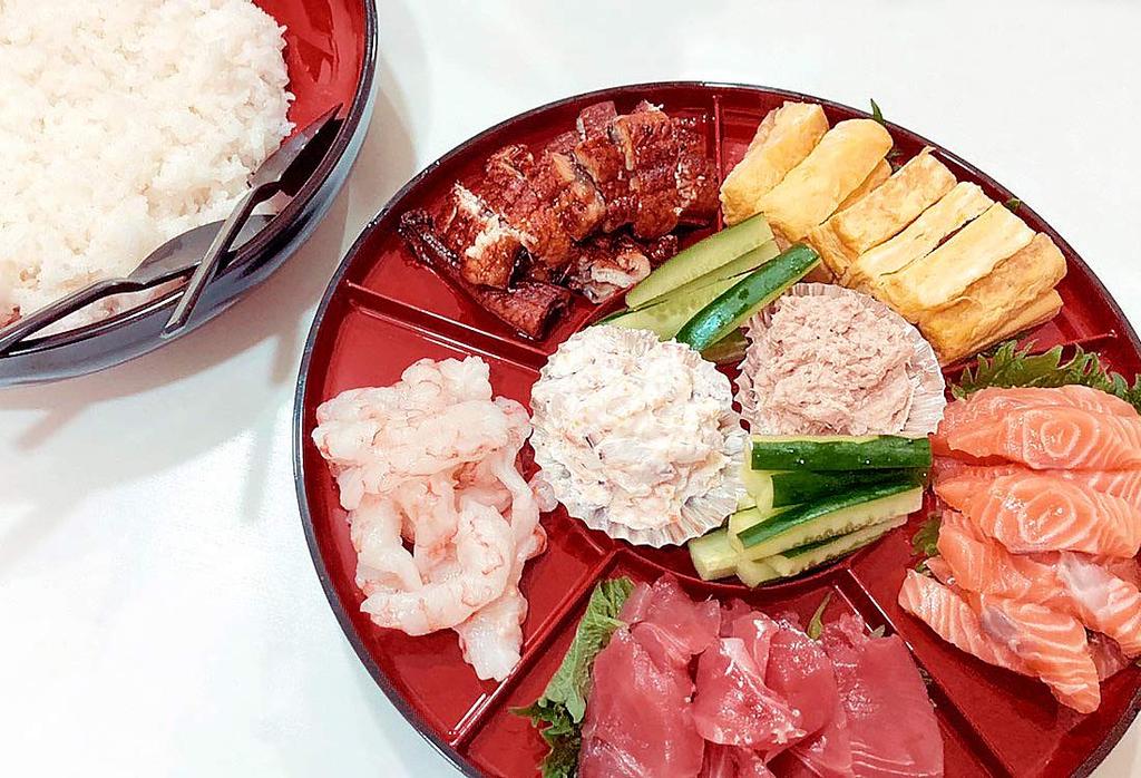 Sushi Made in with Rotating Sushi and 3 Rice Perfect for Parties Hand-rolled Set, Japan, Plate, Tub, Scoops, Lacquerware,