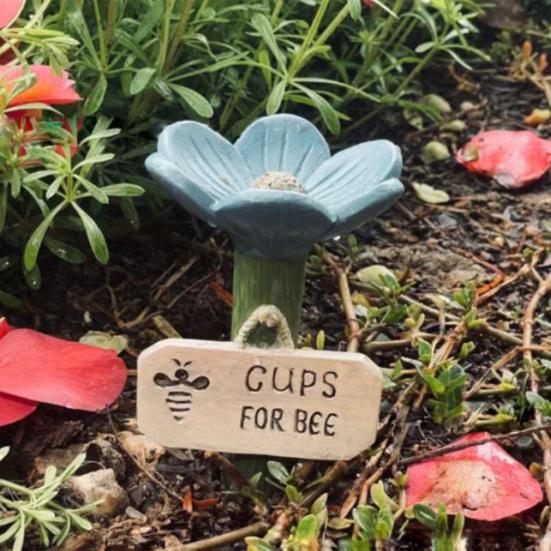 Bienen-Trinkstation Blumenförmiger Einsatz Trinkbecher Schmetterlinge Bienen Wasserspender Outdoor Dekoration Bestäuber-Tränke für Garten Balkon