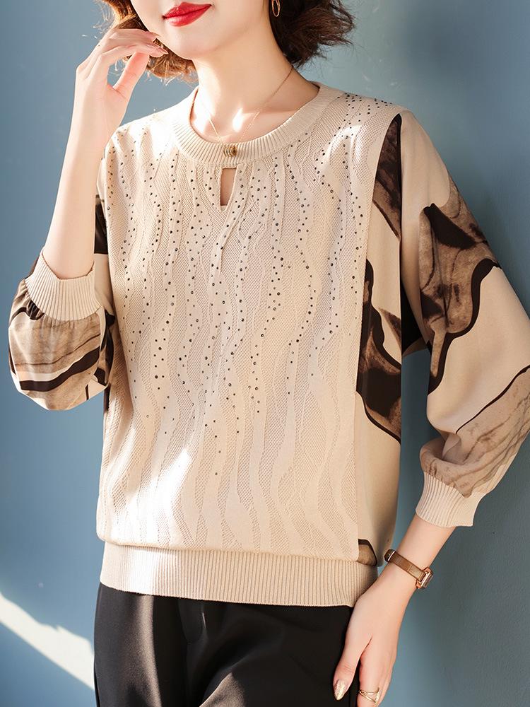 2025 Mom's Autumn Knitted Top - Fashionable Lightweight T-Shirt for Middle-aged Women