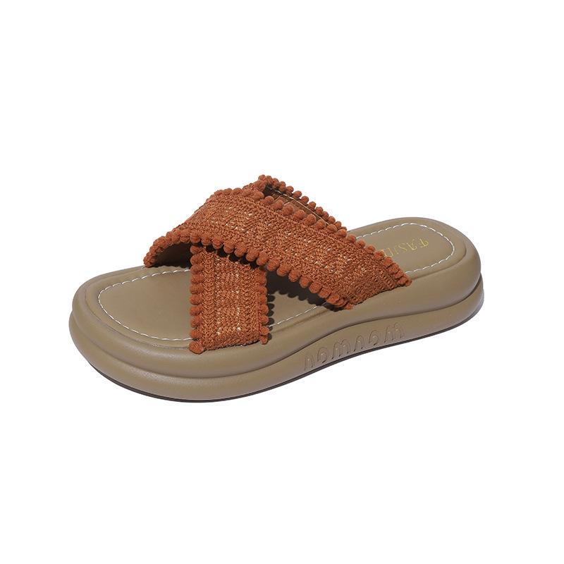 Muffin beach fashion wear shit new year feeling sandals women 2025 slippers spring and summer step comfortable versatile increase