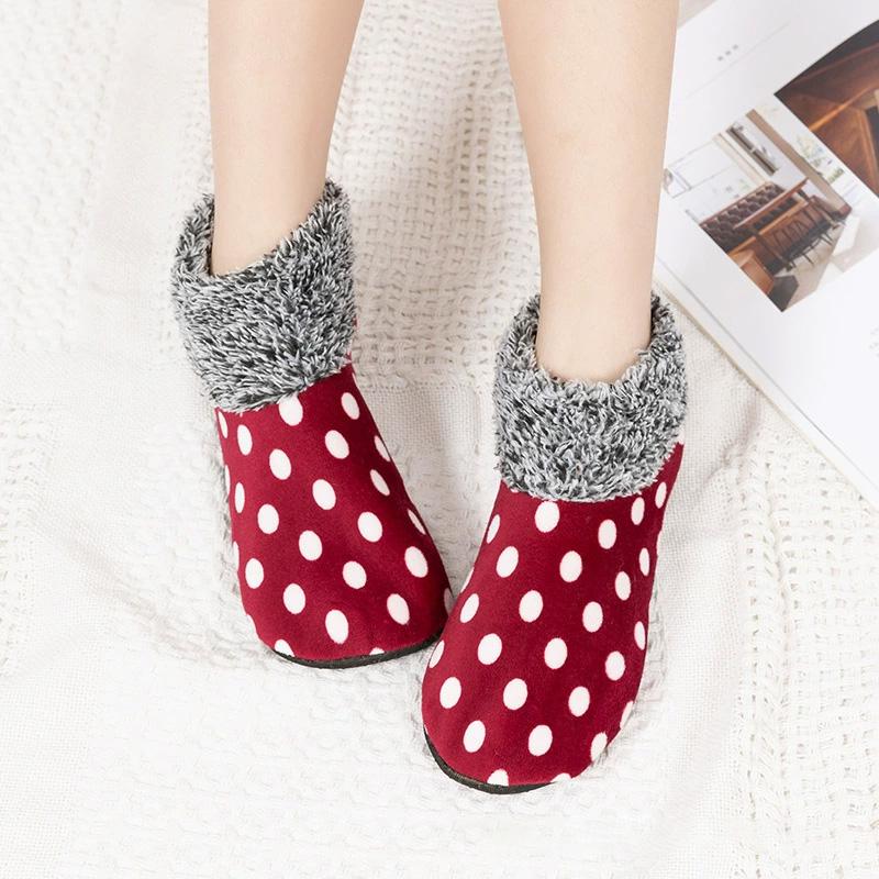 

1 пара носков-ковриков с мягкой подошвой, противоскользящих, на флисовой подкладке, утолщенных, с высоким голенищем, зимних, противоскользящих носков для пола красный/белый