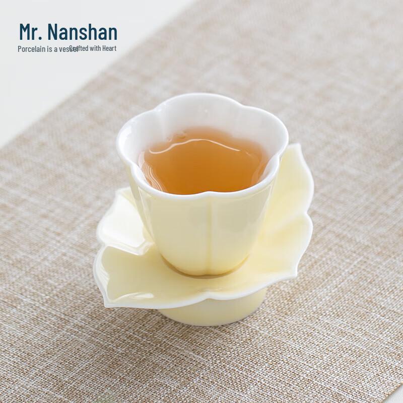 

Nanshan Ceramic Gongfu Tea Cup - Moonlight White Plum Blossom