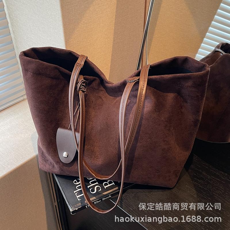 Retro Bag Women's Large Capacity 2025 New Autumn and Winter Versatile Casual Shoulder Mother and Child Bag Texture Commuter Tote Bag