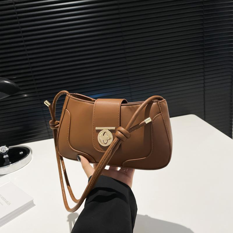 Fashion contrasting underarm bag women's versatile casual autumn and winter new high-end texture niche personalized shopping messenger bag
