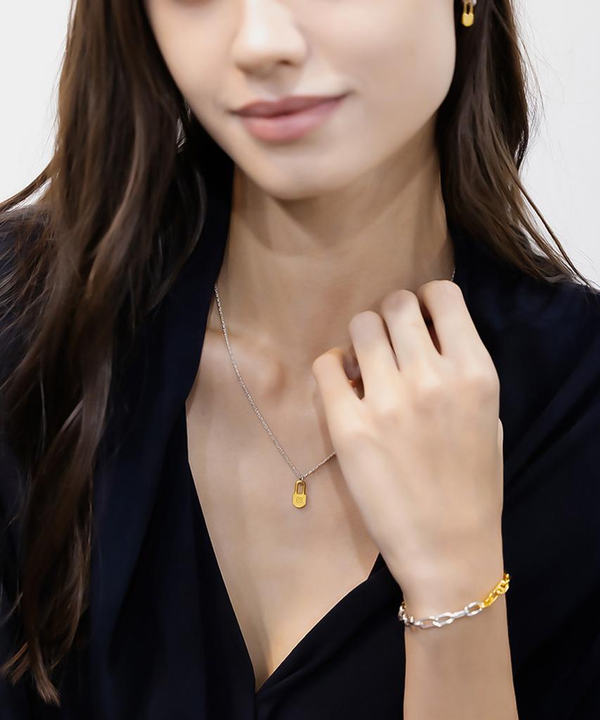 Begins [Silver 925] Bb Mini Lock Necklace