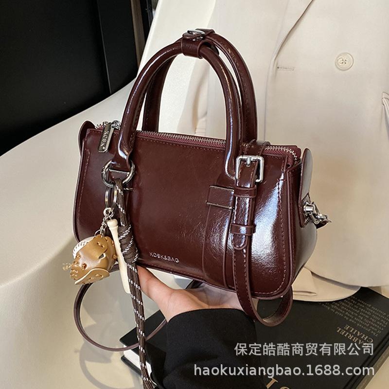 Super fire small bag women's autumn and winter retro 2025 new versatile shoulder messenger bag casual portable work tote bag