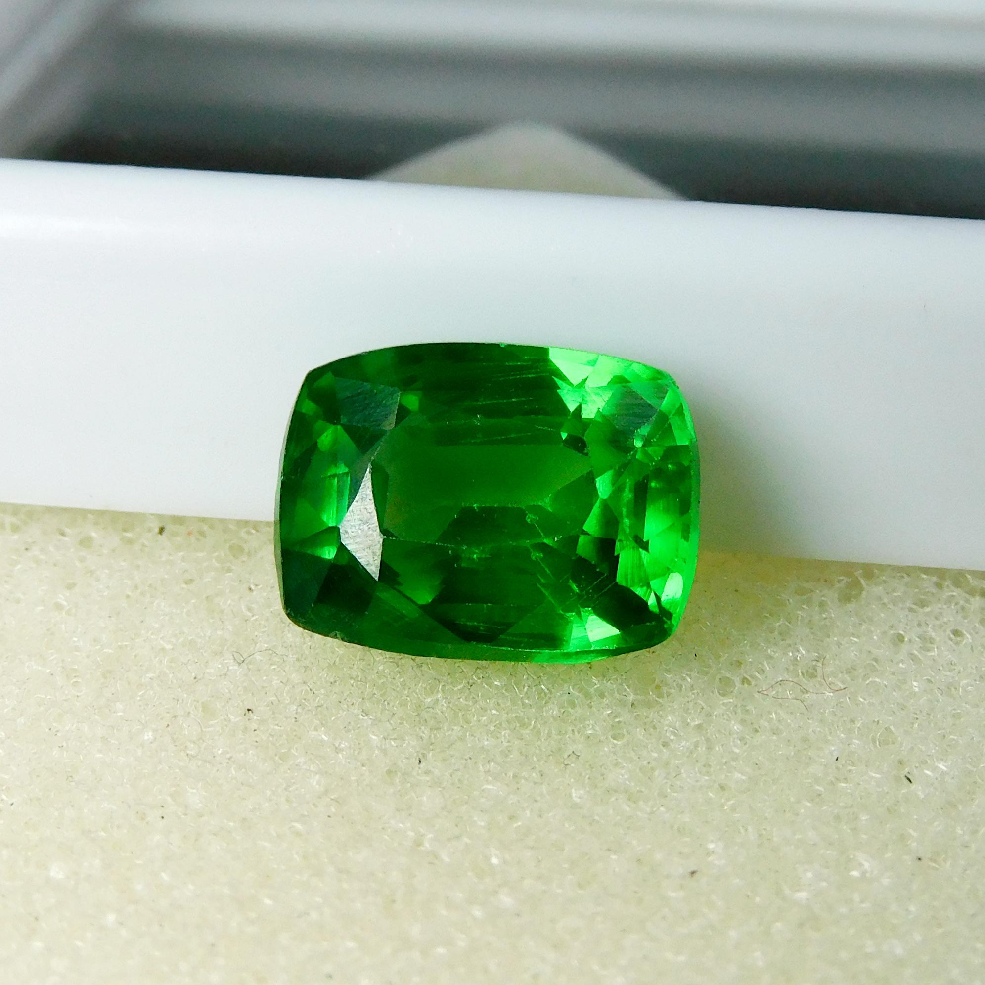 

Natural Green Sapphire 8.40 Ct Cushion Cut Loose Gemstone CERTIFIED M-88-Ra 11.1 mm approx зелений