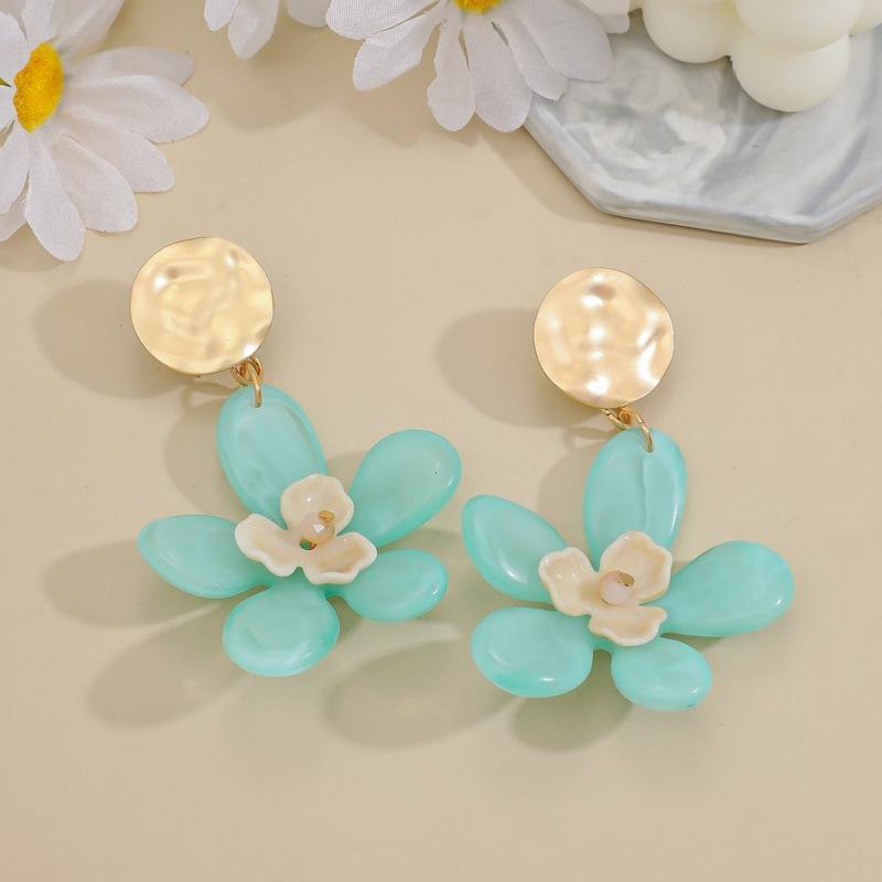 European and American Jewelry Retro Gentle Wind Flower Earrings Light Luxury High-end Three-dimensional Petal Stud Earrings