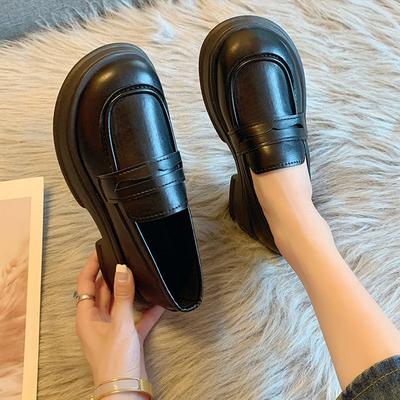 Japanische kleine Lederschuhe Damen 2025 Herbst neu Britischer Stil schwarze Plateau Loafer Ein-Pedal JK Uniform Einzelschuhe