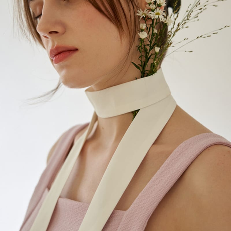 LAMARO Swan Silky Tie-scarf (White)