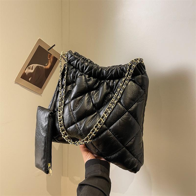 

Retro fashion bag women s 2024 autumn new small fragrant wind diamond chain bucket bag high-end shoulder bag чорний
