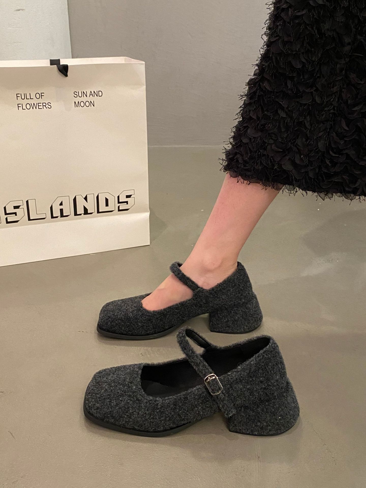 

Французские туфли Мэри Джейн одинарные женские 2025 весна новые британский стиль толстый каблук поздний вечер ветер темперамент высокий каблук маленькие кожаные туфли женские 40 серый