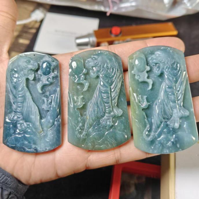 Кулон с жадеитом «Бренд Тигра» - Резной натуральный нефрит для мужчин и женщин, класс А