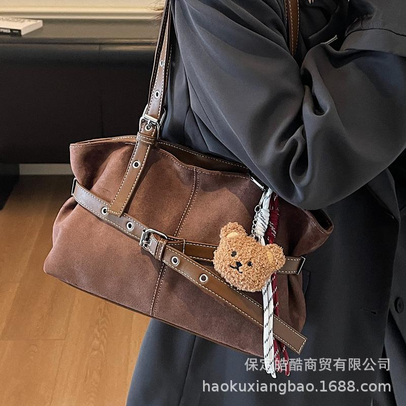 Large-capacity bags women's autumn and winter versatile 2025 new simple shoulder bags are popular this year, textured commuter tote bags