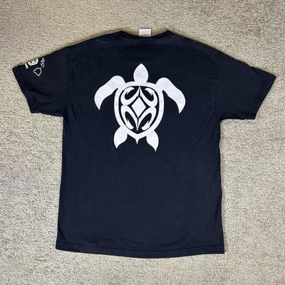 Vintage Y2K Maui Built Hawaii Tribal Surf Wear Turtle T-shirt Board Tee Size L