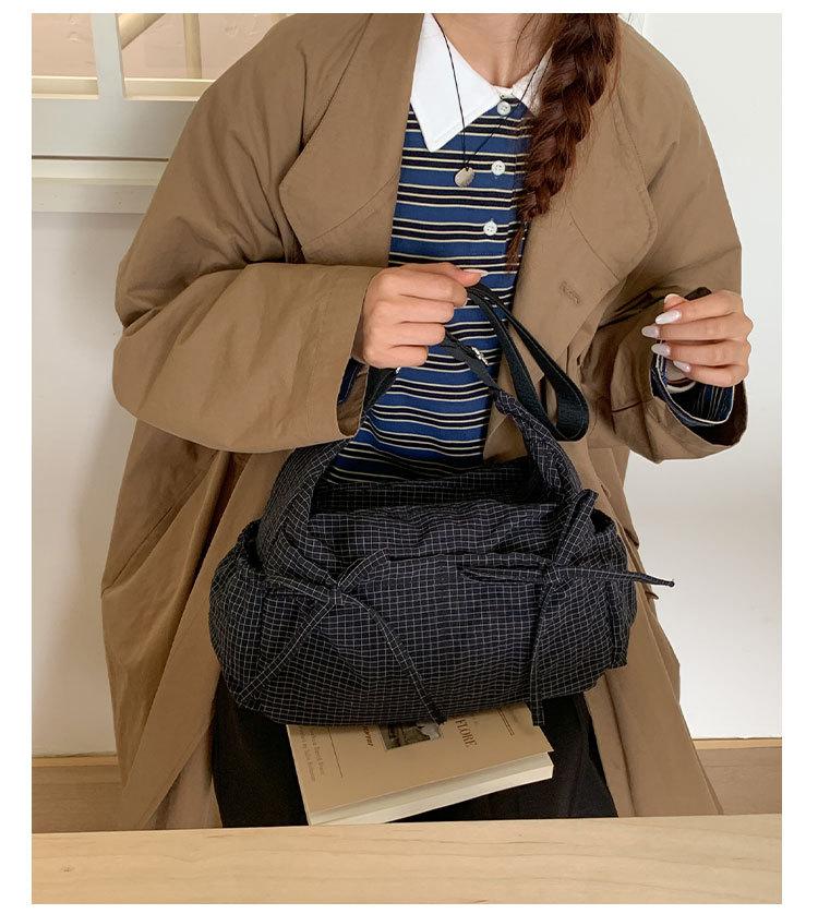 

Korean-Style Nylon Lightweigh Retro Grid Single Shoulder Bag Large Capacity Versatile for School Work Commuting Unisex Design