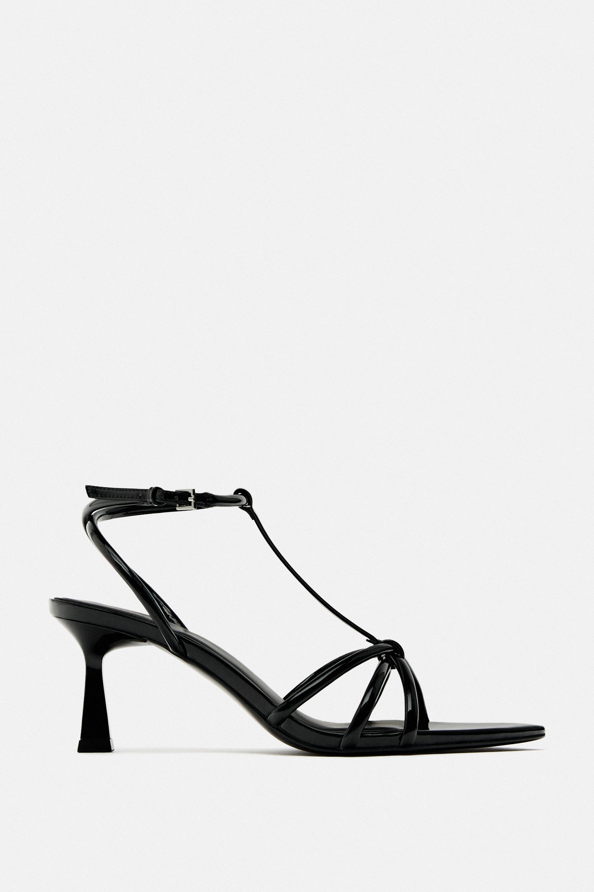 

САНДАЛИИ НА ВЫСОКОМ КАБЛУКЕ С РЕМЕШКАМИ