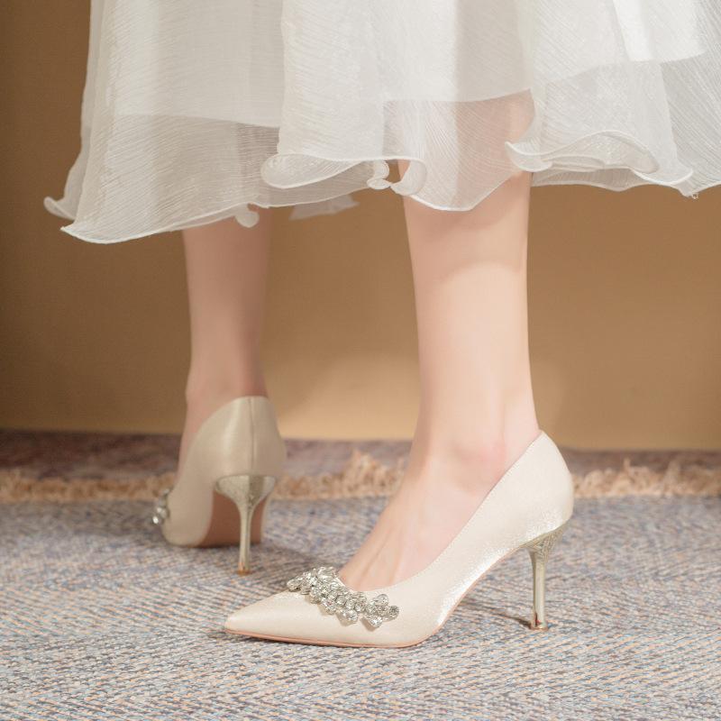 Französische Strass Aprikosen Satin High Heels Damen Xiuhe Hochzeitskleid Brautschuhe Zwei Tragemöglichkeiten Leichter Mund Dünne Absätze Keine müden Füße Einzelne Schuhe