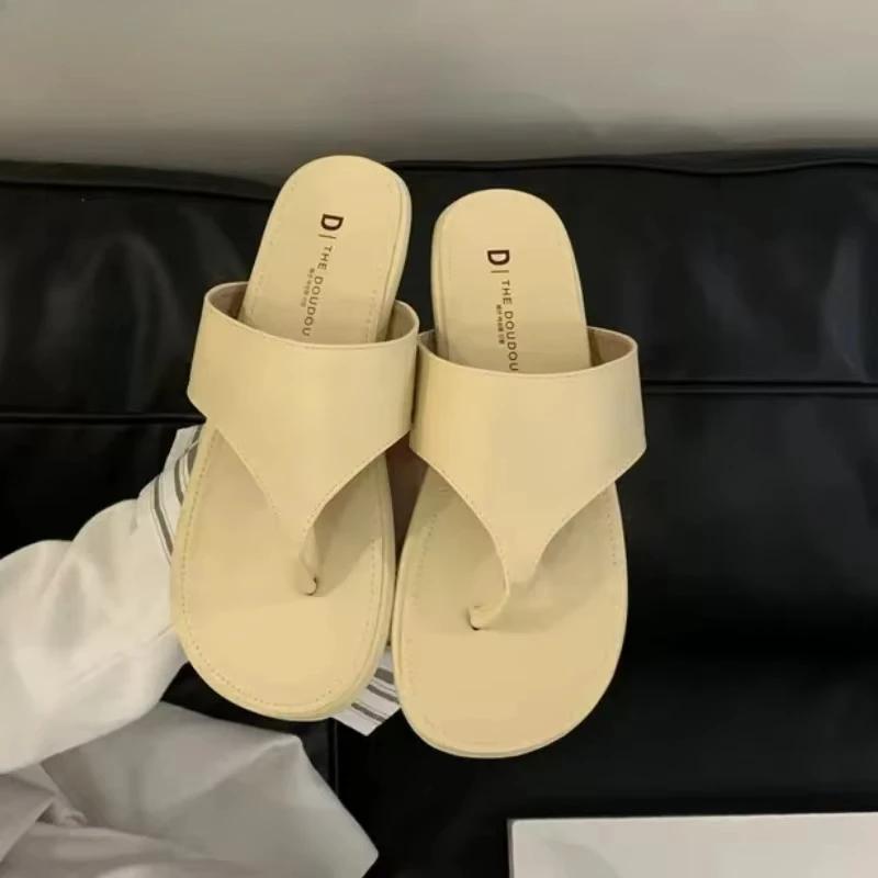 Fashion Flats Women Slippers Designer Clip Toe Flip Flops Casual Shoes Woman 2025 Summer New Trend Home Slides Walking Femme