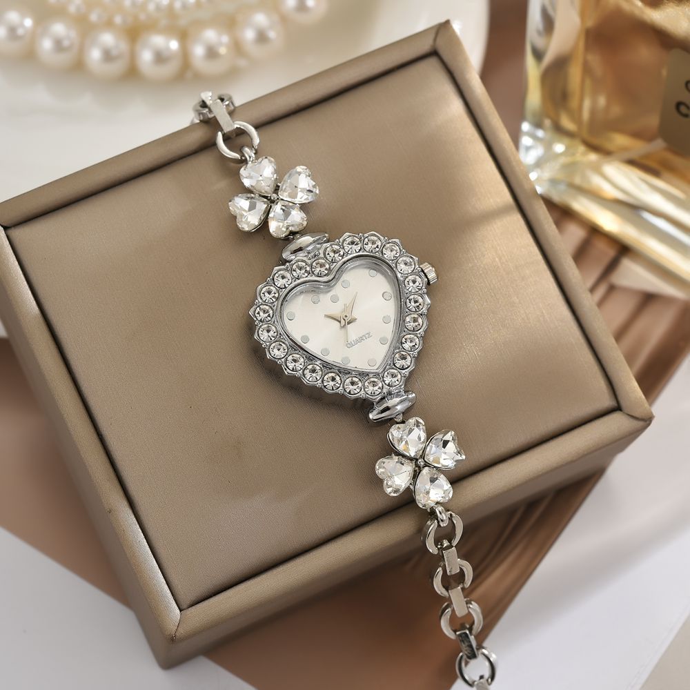

Light Luxury, Small Fragrance, High Value Temperament, Student Women s Watch, Four-leaf Clover Flower Chain, Love Watch Head, Watch Woman срібний