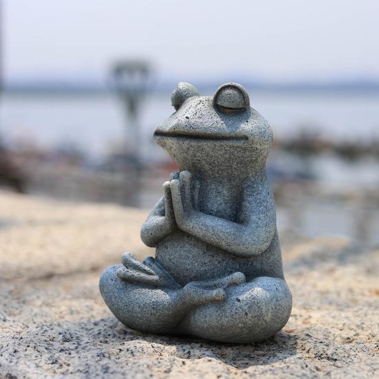 Frog Ornament Resin Material Wealth Luck Symbol Bionic Design Figure Frog Dog Meditation Ornament Indoor Outdoor Decor