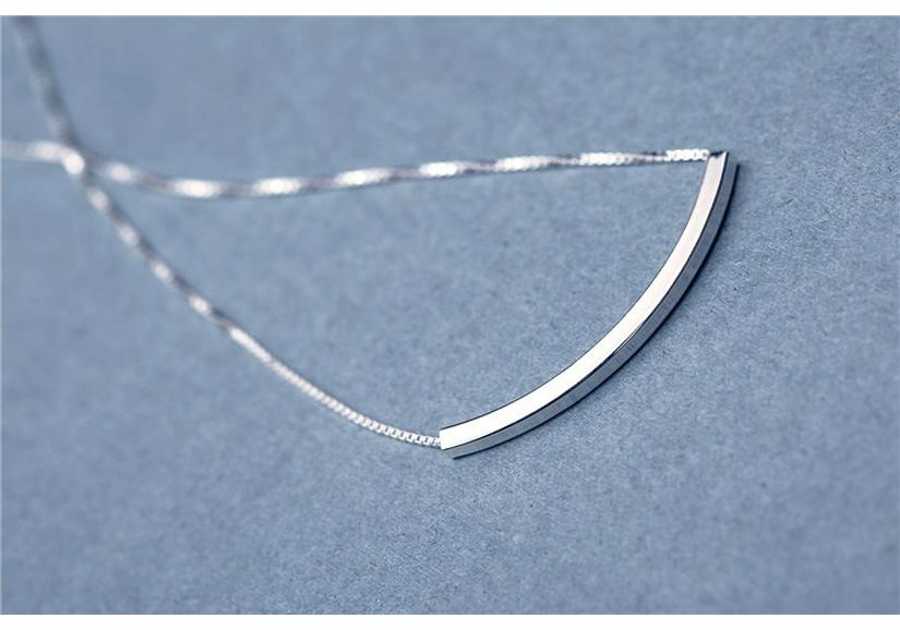 Elegant Curved Pipe Necklace - Short European & American Style Clavicle Chain for Women