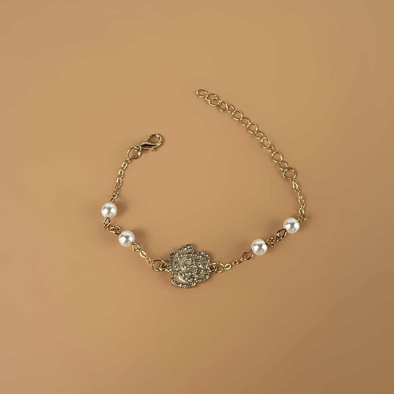 High-End Retro Camellia Flower Pendant Necklace with Pearl Accents