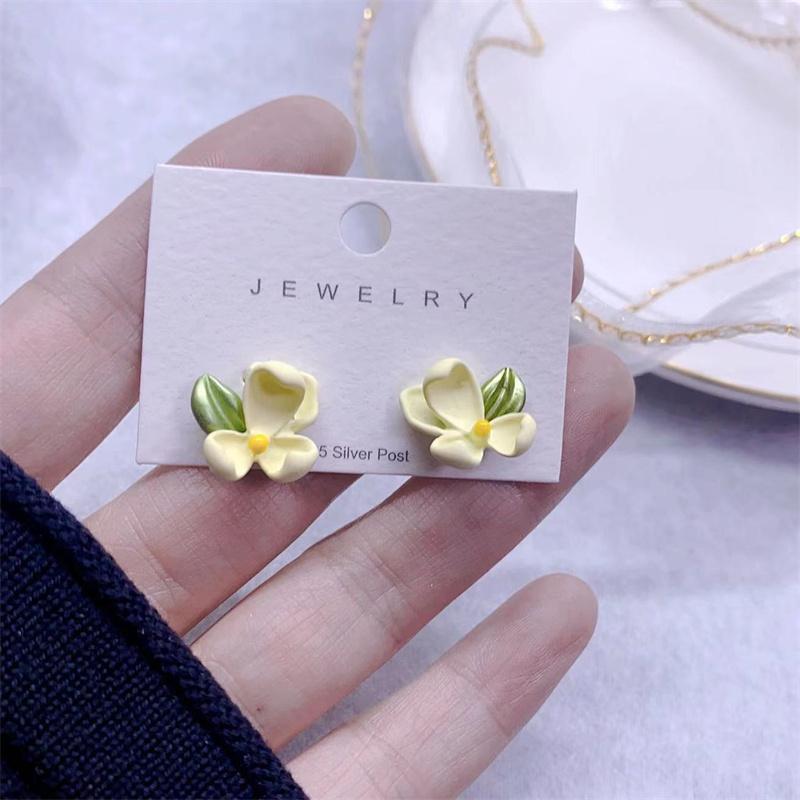 New Sweet Temperament Small Fresh Bamboo White Lily Of The Valley Flower Earrings Elegant And Gentle Asymmetric Earrings