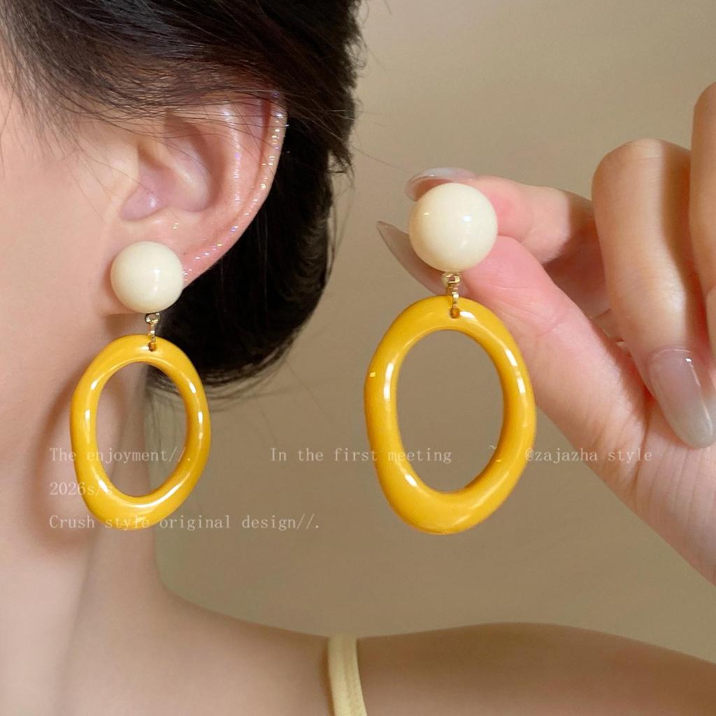 2025 New Retro Hong Kong Style Colorful Earrings: Luxury, High-End Studs, Exaggerated Fashion for Women