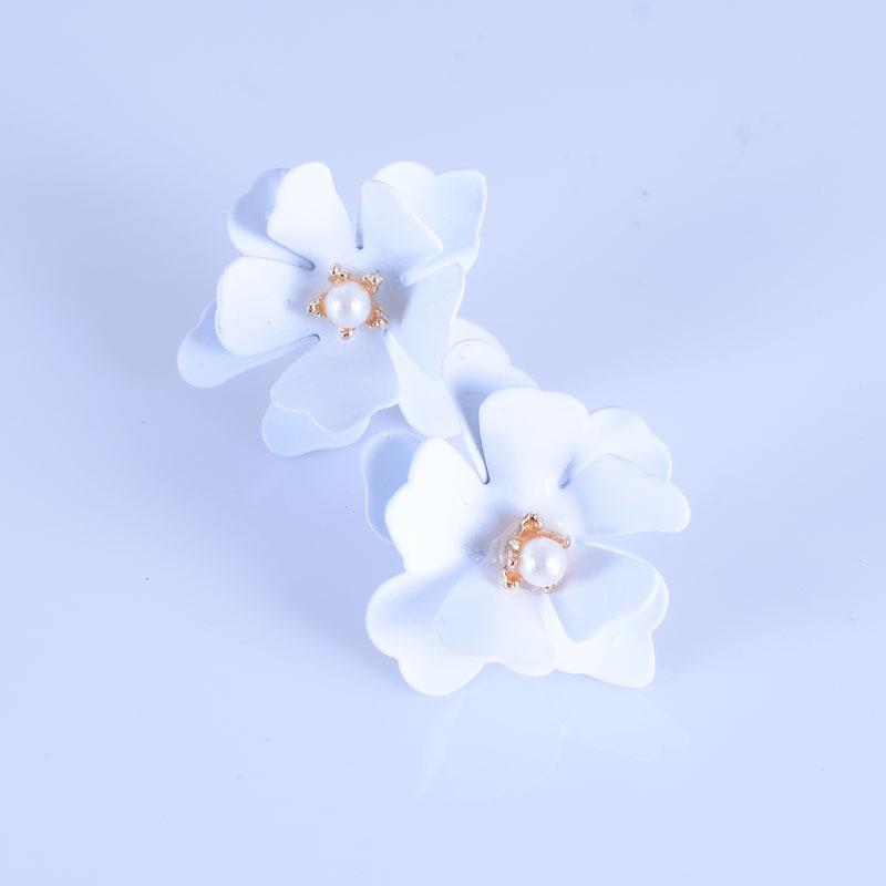 Dreamy Pearl Stamen and Fresh Flower Petal Stud Earrings