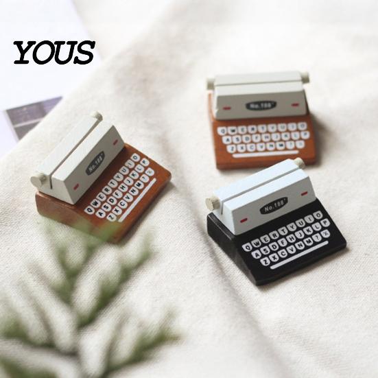 Place Card Holder Retro Wooden Typewriter Memo Clip, Vintage Desk Holder, Rustic Office Decor Decorative Message Photo Picture Stand for Home